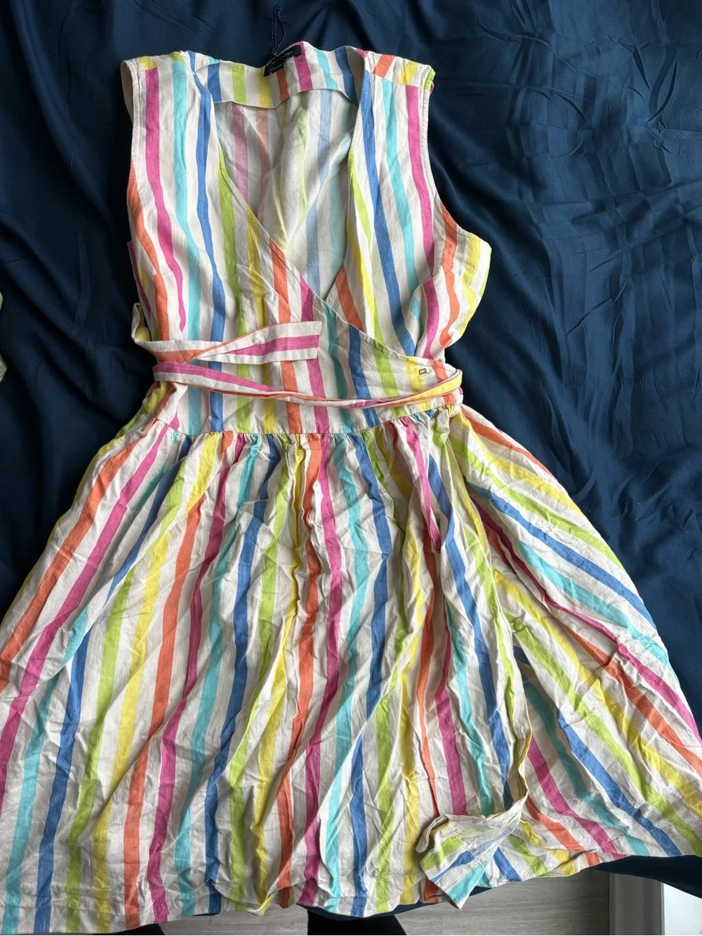 Size 10- Tommy Hilfiger Sleeveless Collared Midi Dress in Multi-Stripe - Picture 2 of 6